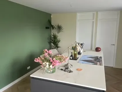 Gerenoveerde keuken met maatwerk afwerking door KOZ BOUW BV.