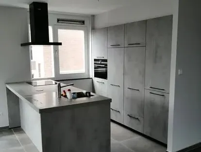 Nieuwe keuken als onderdeel van een complete woningrenovatie.