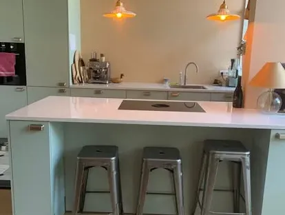 Nieuwe keuken als onderdeel van een complete woningrenovatie.