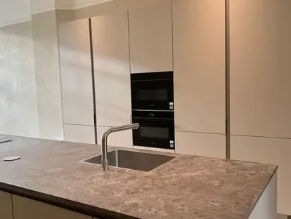 Nieuwe keuken als onderdeel van een complete woningrenovatie.