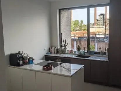 Nieuwe keuken als onderdeel van een complete woningrenovatie.