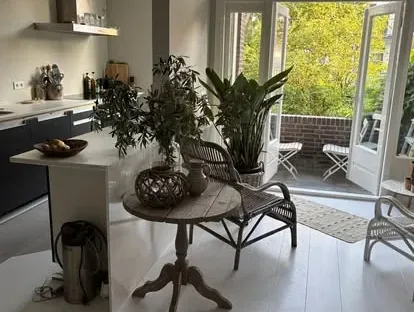 Vernieuwd interieur na een complete woningrenovatie door KOZ BOUW BV.