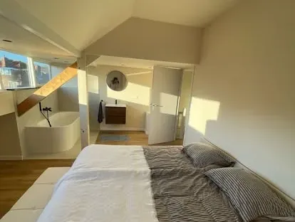 Vernieuwd interieur na een complete woningrenovatie door KOZ BOUW BV.