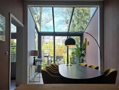Vernieuwd interieur na een complete woningrenovatie door KOZ BOUW BV.