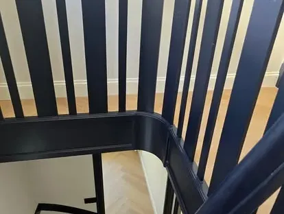 Vernieuwde woonruimte met zorgvuldig schilder- en afbouwwerk.
