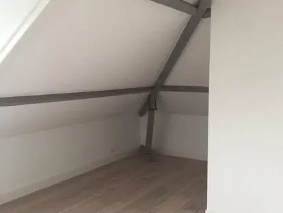 Professionele afwerking van wanden, plafonds, deuren en houtwerk.