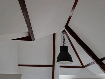 Professionele afwerking van wanden, plafonds, deuren en houtwerk.