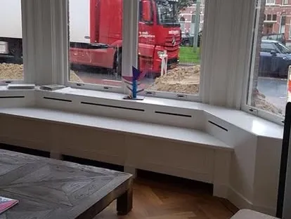 Professionele afwerking van wanden, plafonds, deuren en houtwerk.