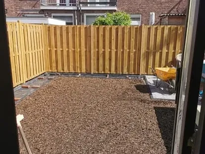 Professionele afwerking van wanden, plafonds, deuren en houtwerk.