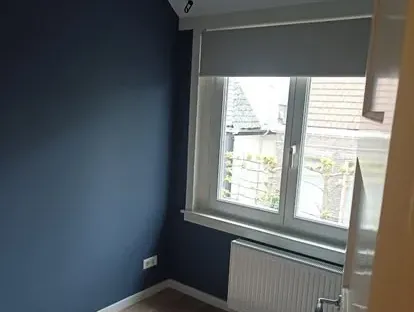 Professionele afwerking van wanden, plafonds, deuren en houtwerk.