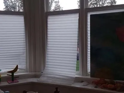 Vernieuwde woonruimte met zorgvuldig schilder- en afbouwwerk.