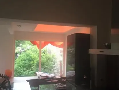 Vernieuwde woonruimte met zorgvuldig schilder- en afbouwwerk.