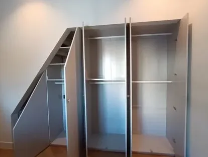 Vernieuwde woonruimte met zorgvuldig schilder- en afbouwwerk.
