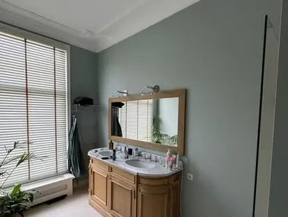 Uitbreiding van een woning met veel daglicht en een nette aansluiting.
