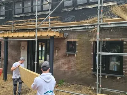 Nieuwe leefruimte gerealiseerd met een geïsoleerde woninguitbouw.