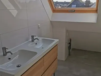 Uitbreiding van een woning met veel daglicht en een nette aansluiting.